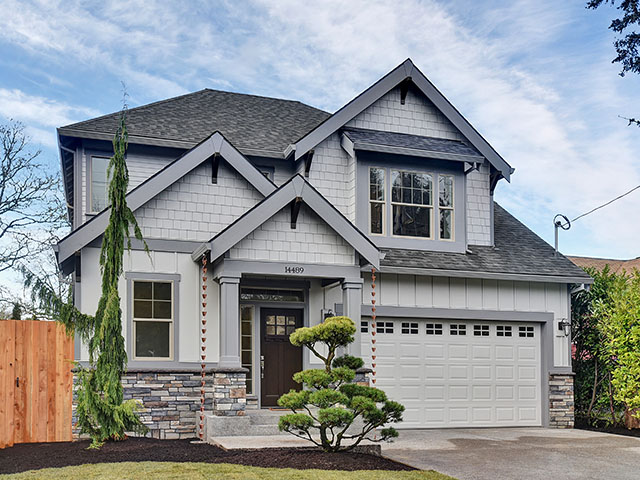 Custom home exterior by Kavkaz Construction in the Portland, Oregon area